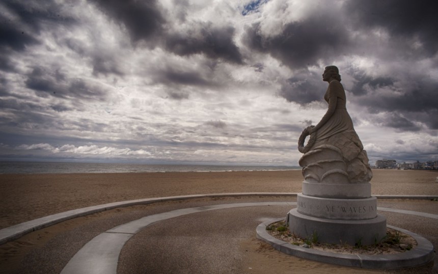 Shoreline at Hampton Beach, N.H.  Nikon D700 camera, Vivitar 19mm f/3.8 lens.  Photo by Chuck Miller.